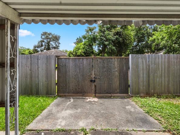 4303 Dacca Drive, Houston TX 77047