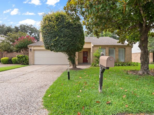 310 W Fair Harbor Lane, Houston TX 77079
