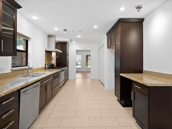 310 W Fair Harbor Lane, Houston TX 77079