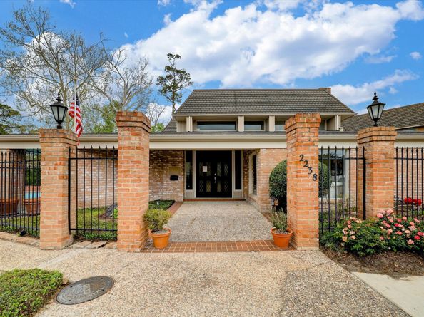 2238 S Piney Point Road 204, Houston TX 77063