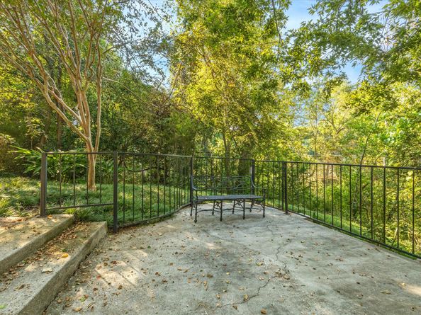 2238 S Piney Point Road 204, Houston TX 77063