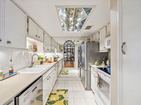 2238 S Piney Point Road 204, Houston TX 77063