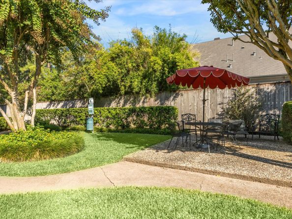 2238 S Piney Point Road 204, Houston TX 77063