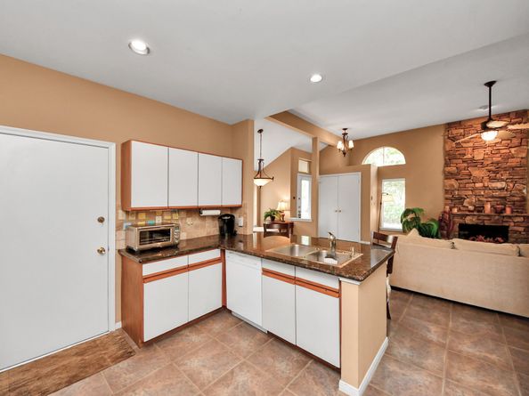 15 Lakeridge Drive, The Woodlands TX 77381