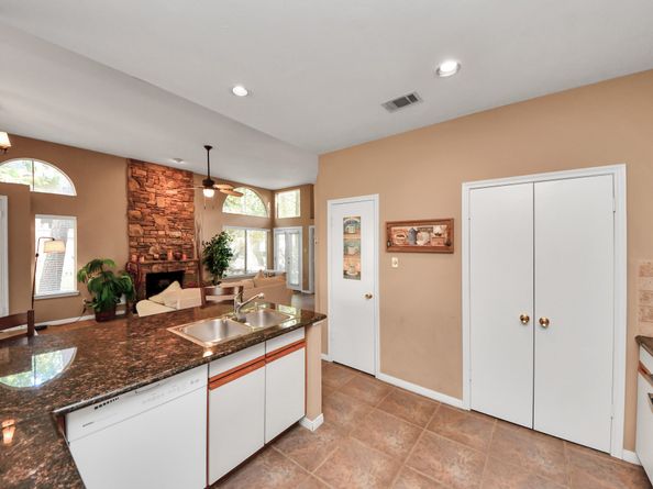 15 Lakeridge Drive, The Woodlands TX 77381
