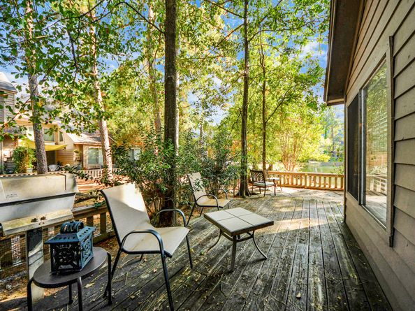 15 Lakeridge Drive, The Woodlands TX 77381
