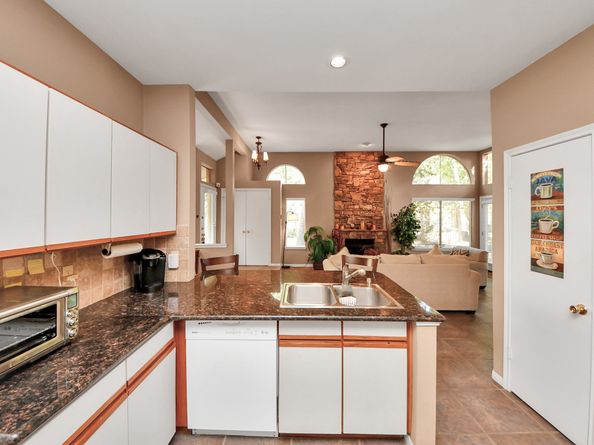 15 Lakeridge Drive, The Woodlands TX 77381