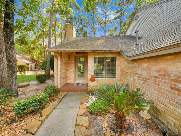 15 Lakeridge Drive, The Woodlands TX 77381