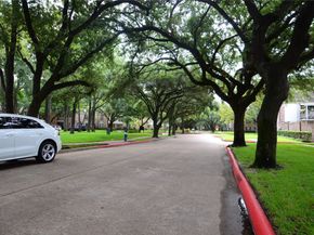 12978 Trail Hollow Drive 2978, Houston TX 77079