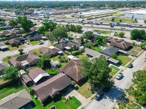 261 W Spreading Oak Drive, Houston TX 77076