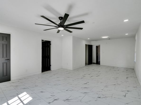 261 W Spreading Oak Drive, Houston TX 77076