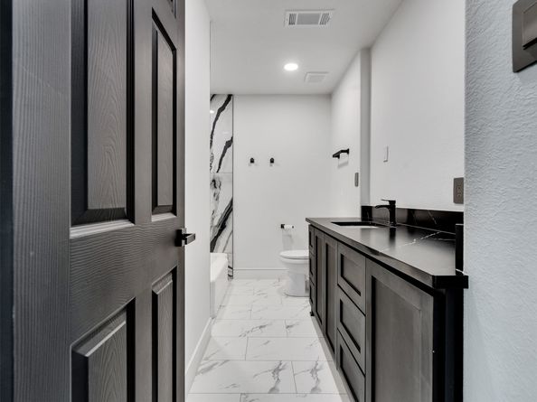 261 W Spreading Oak Drive, Houston TX 77076