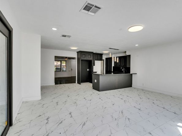 261 W Spreading Oak Drive, Houston TX 77076