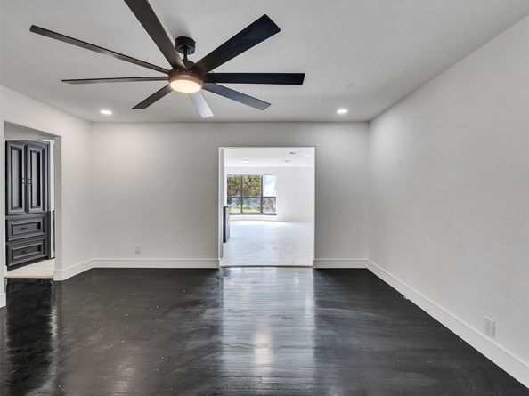 261 W Spreading Oak Drive, Houston TX 77076