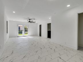 261 W Spreading Oak Drive, Houston TX 77076