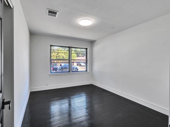 261 W Spreading Oak Drive, Houston TX 77076
