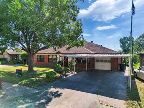 261 W Spreading Oak Drive, Houston TX 77076