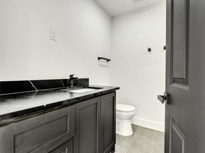 261 W Spreading Oak Drive, Houston TX 77076