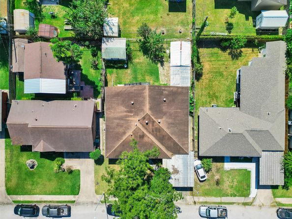 261 W Spreading Oak Drive, Houston TX 77076