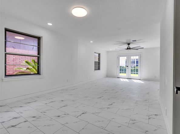 261 W Spreading Oak Drive, Houston TX 77076