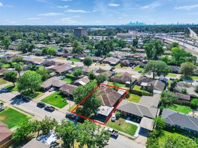 261 W Spreading Oak Drive, Houston TX 77076