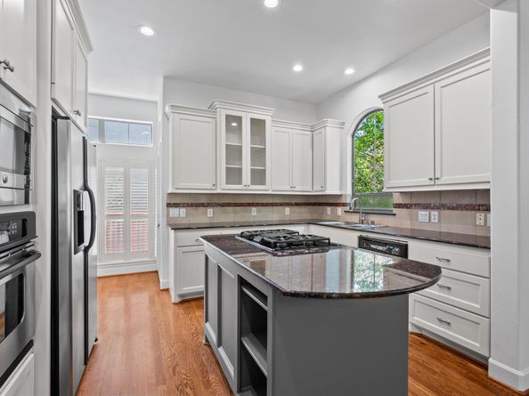 588 Bomar Street, Houston TX 77006