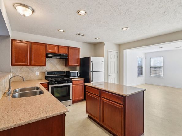 2666 Skyview Knoll Court, Houston TX 77047