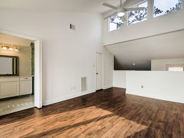902 Memorial Village Drive, Houston TX 77024