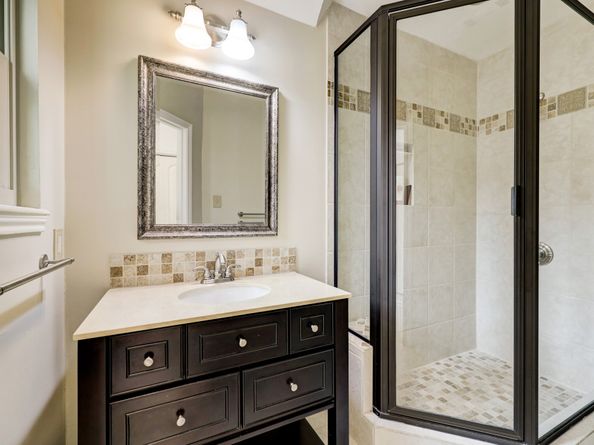 902 Memorial Village Drive, Houston TX 77024