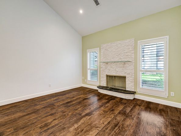 902 Memorial Village Drive, Houston TX 77024