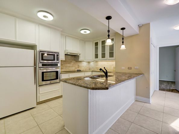902 Memorial Village Drive, Houston TX 77024