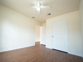 8814 Shady Vista Ln Lane, Houston TX 77028
