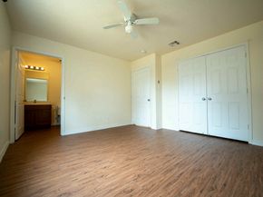 8814 Shady Vista Ln Lane, Houston TX 77028