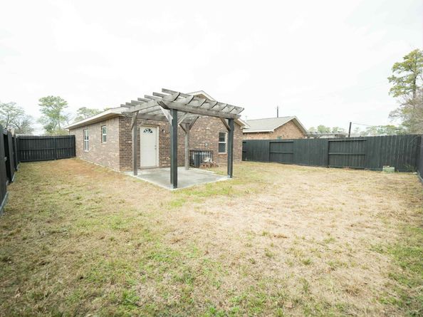 8814 Shady Vista Ln Lane, Houston TX 77028