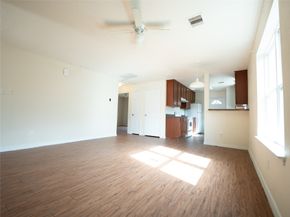 8814 Shady Vista Ln Lane, Houston TX 77028