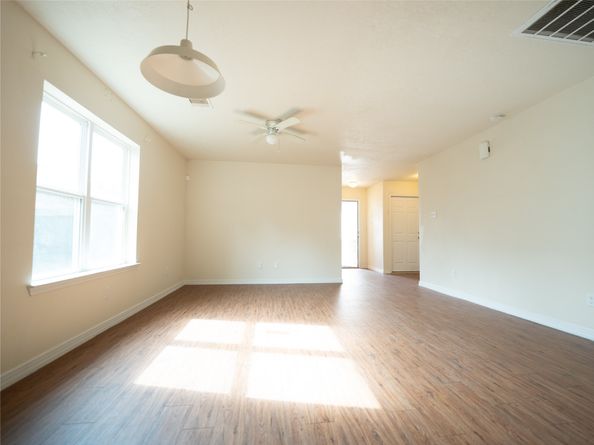 8814 Shady Vista Ln Lane, Houston TX 77028