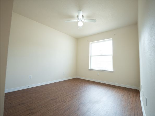 8814 Shady Vista Ln Lane, Houston TX 77028