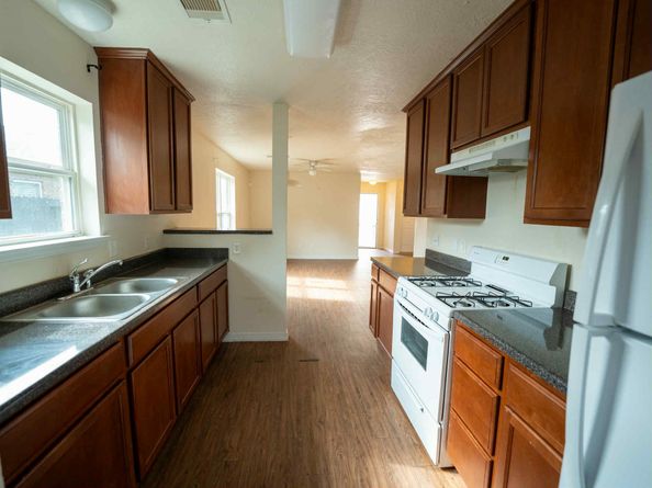 8814 Shady Vista Ln Lane, Houston TX 77028
