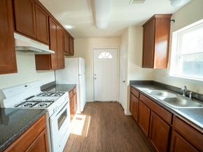 8814 Shady Vista Ln Lane, Houston TX 77028