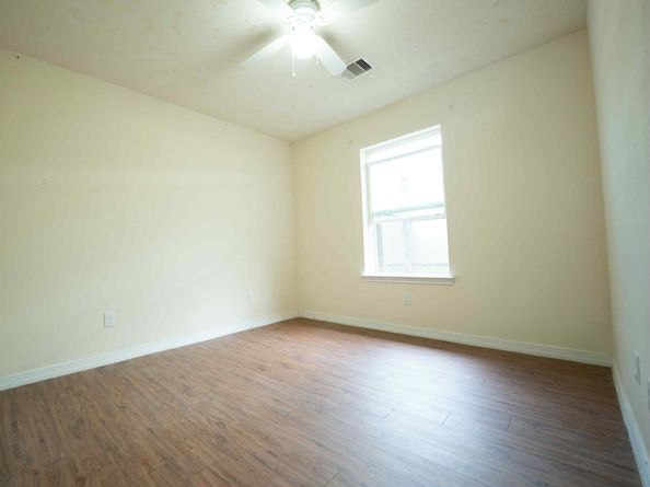 8814 Shady Vista Ln Lane, Houston TX 77028