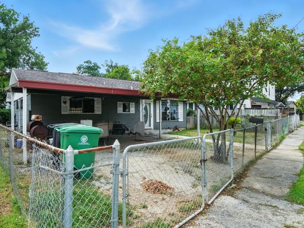 4924 Park Dr Drive, Houston TX 77023