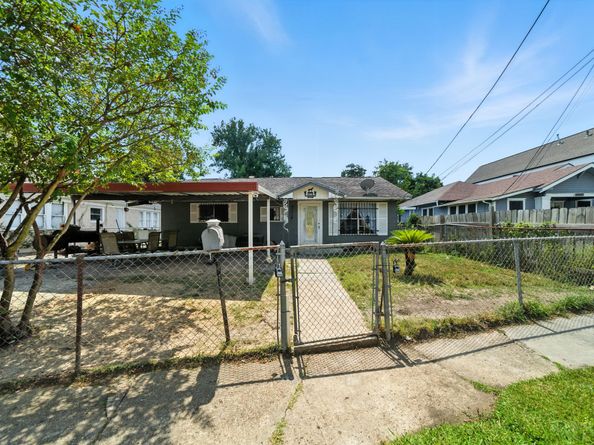 4924 Park Dr Drive, Houston TX 77023