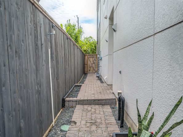 1609 Hickory Street, Houston TX 77007