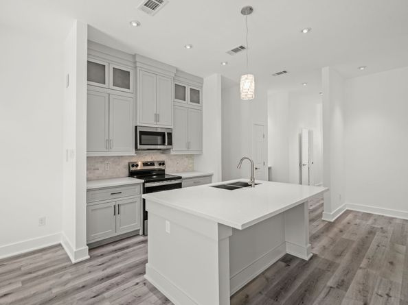 867 E Lonnie Lane, Houston TX 77091