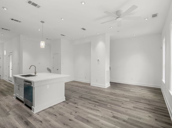 867 E Lonnie Lane, Houston TX 77091