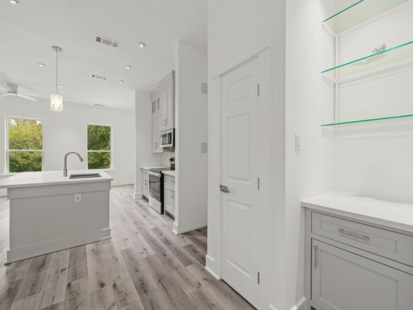 867 E Lonnie Lane, Houston TX 77091