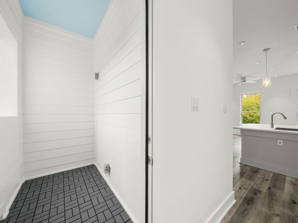 867 E Lonnie Lane, Houston TX 77091