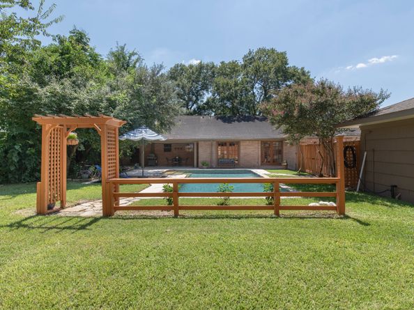 4306 Silverwood Drive, Houston TX 77035