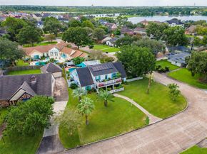 1902 Port Royal Drive, Nassau Bay TX 77058