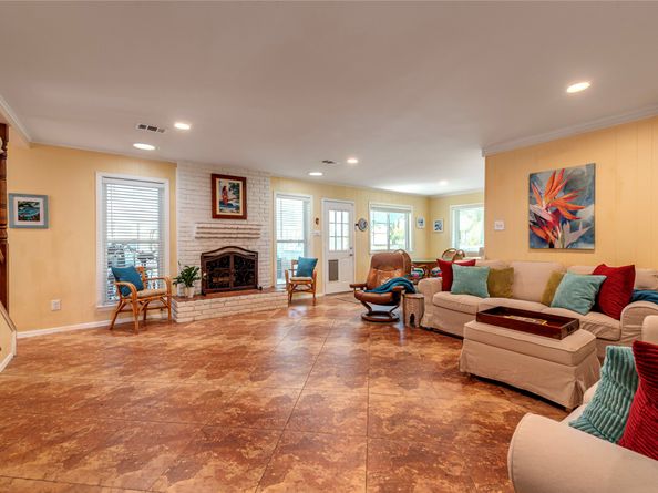 1902 Port Royal Drive, Nassau Bay TX 77058